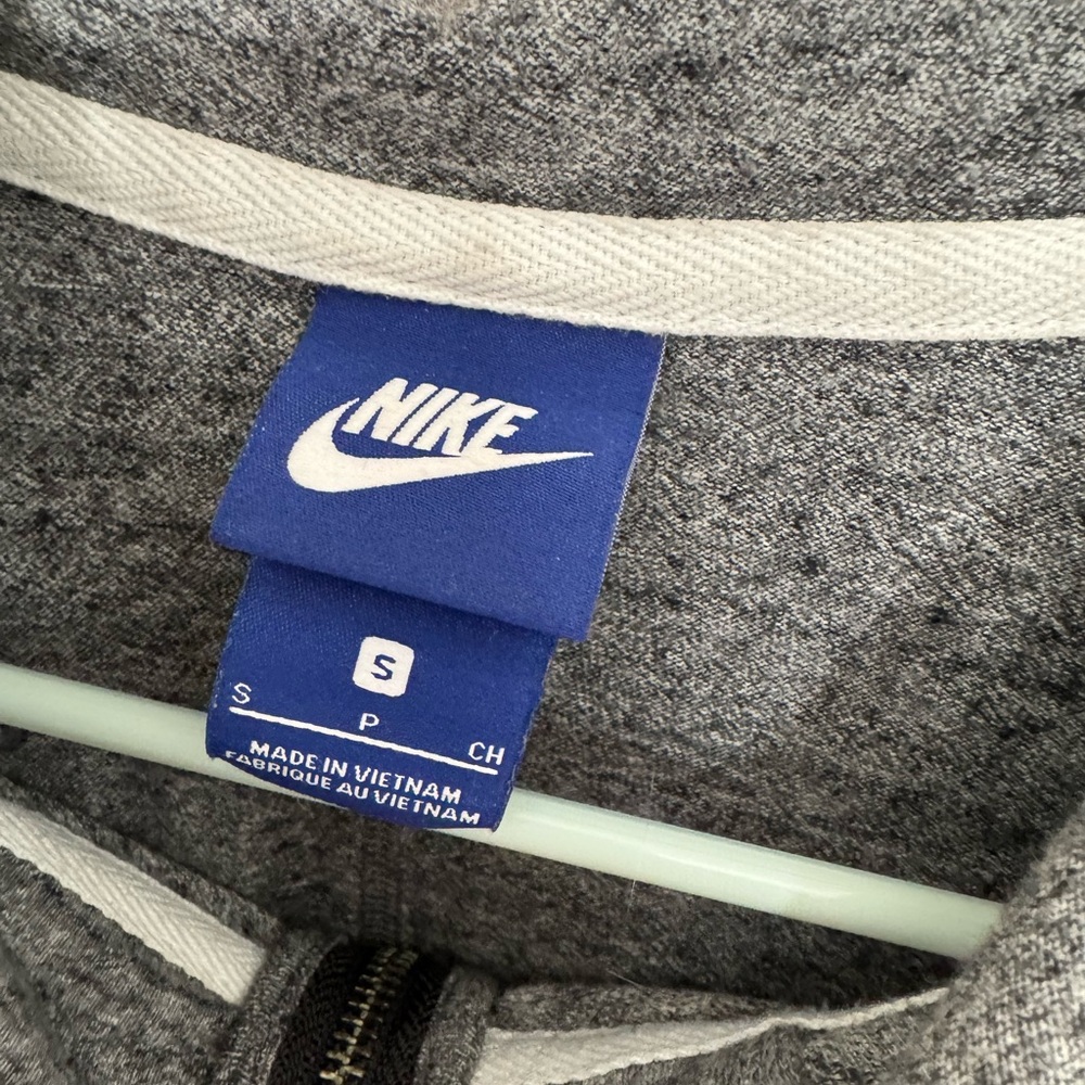 Nike size SM zip up gray thin sweatshirt/t-shirt, transfer logo - Picture 6 of 12